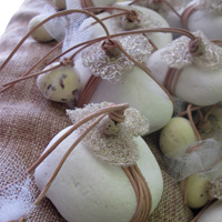 ::Pebble favor 'chic'